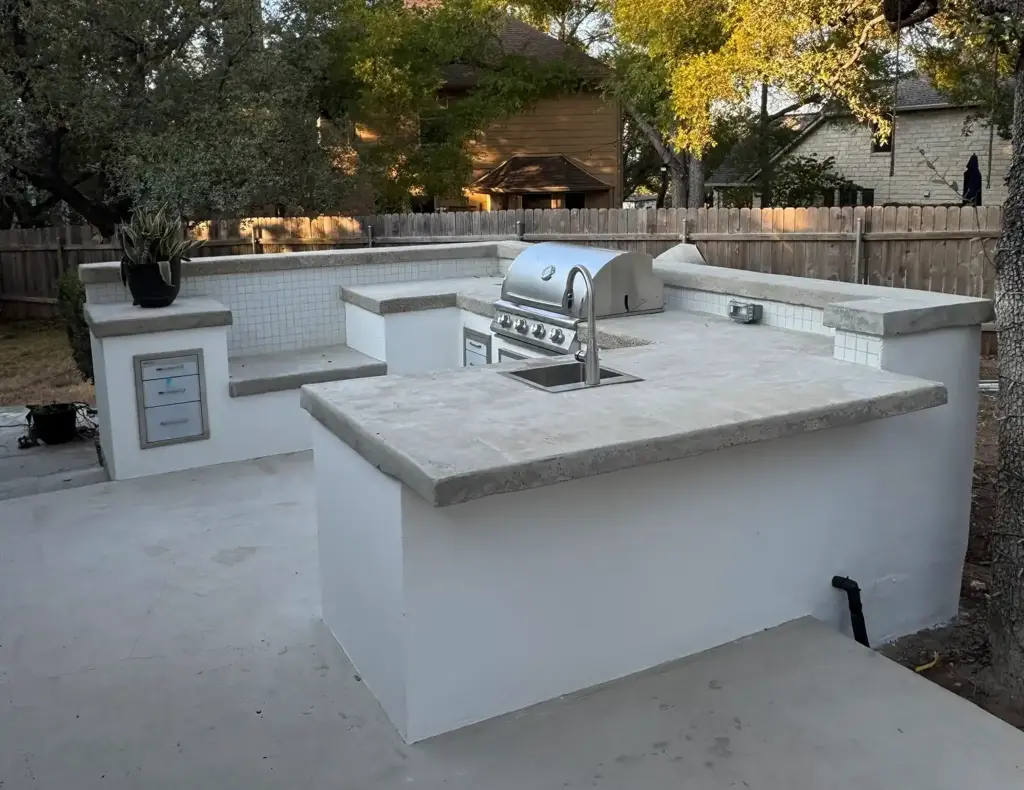 Hardscape 10 Outdoor Living Space Ideas Worth Stealing for Your Austin Backyard 3 A beautifully made outdoor kitchen for mealtimes and hosting outside